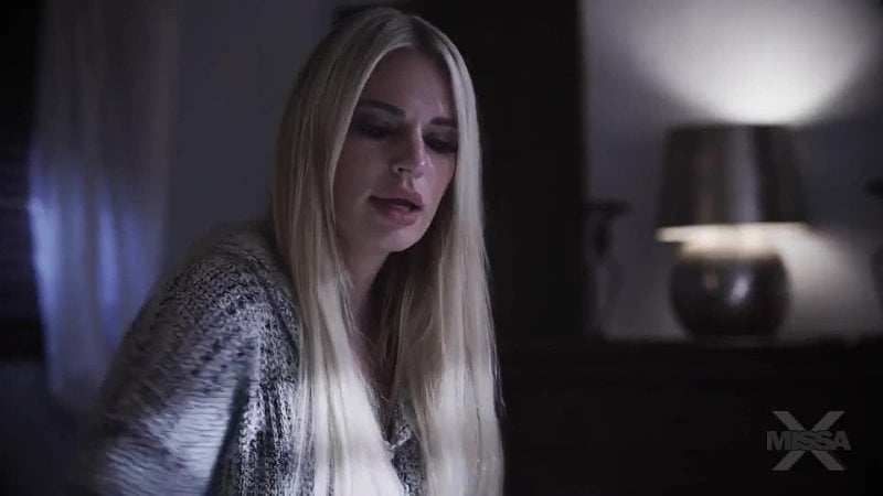 La MILF rubia contratada con cuerpo curvilíneo, Ricky Spanish.