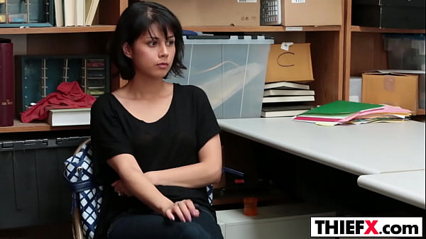 Caso difficile con la ladra adolescente Penelope Reed