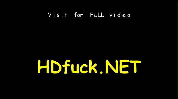 La bella ragazza si diverte