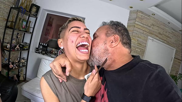 Incrível adolescente selvagem se diverte