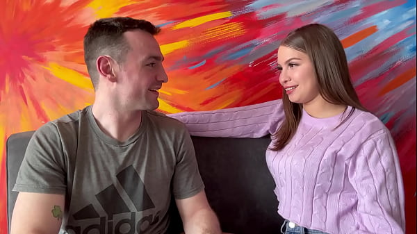 Pose selvagge della ragazza