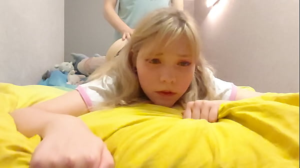 Ho scopato un ragazzo carino per averla distratta dal computer