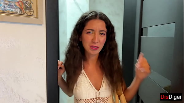 A Garota da Casa ao Lado invadiu minha casa, tirou a calcinha e...