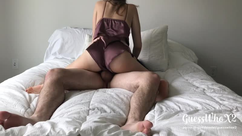[Guesonewhox2] Adolescente Pawg que gime fuerte monta una polla de vaquera hasta el orgasmo y un creampie