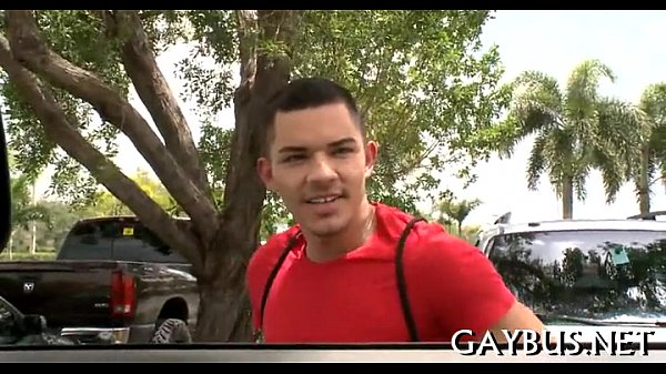 Enganado e fazendo sexo oral gay